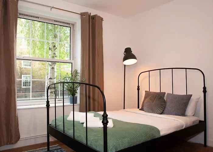 Stay By The West End - Central Apartment